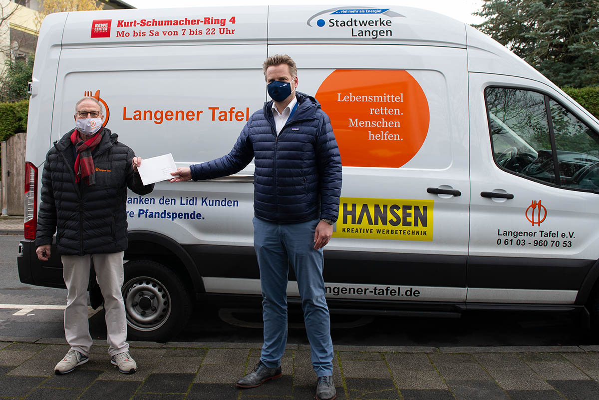 Langener Tafel erhält Geldspende von Mitarbeitern der Deutschen Flugsicherung Frank Hoffmann (Teamleiter Luftraum und Verfahren im Ops-Support)